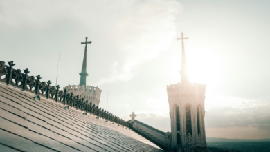 How Online Christian Communities Strengthen Faith