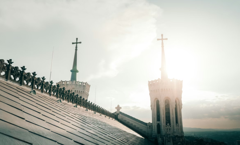 How Online Christian Communities Strengthen Faith